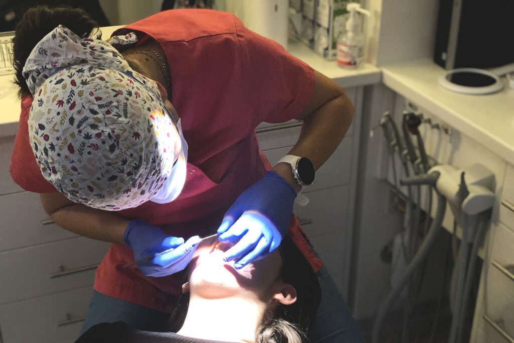 Orthodontiste Aubenas Dr Anaïs Divol contrôle de l'appareillage dentaire